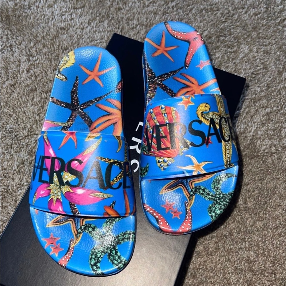 Kids Versace Flip Flops size 35 fits a kids 2